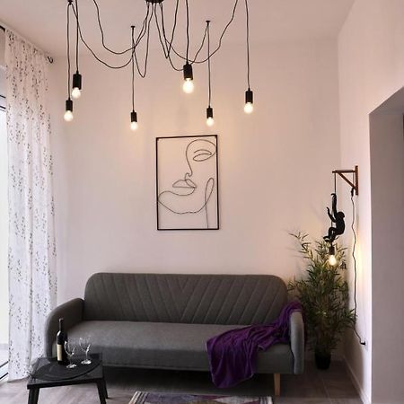 Studio Apartment, 5 Minutes To The Beach Bar Bagian luar foto