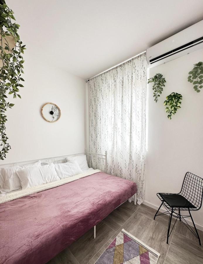 Studio Apartment, 5 Minutes To The Beach Bar Bagian luar foto