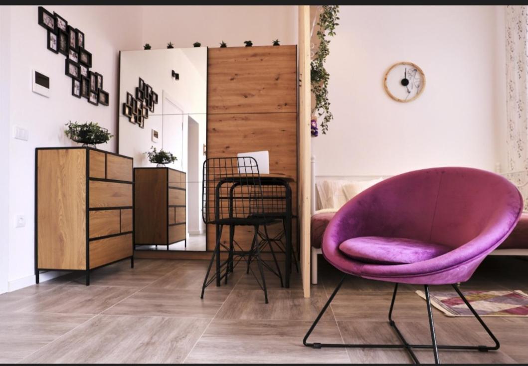 Studio Apartment, 5 Minutes To The Beach Bar Bagian luar foto