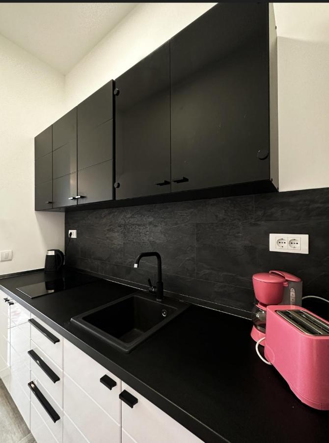 Studio Apartment, 5 Minutes To The Beach Bar Bagian luar foto