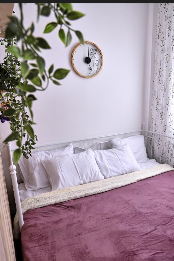 Studio Apartment, 5 Minutes To The Beach Bar Bagian luar foto