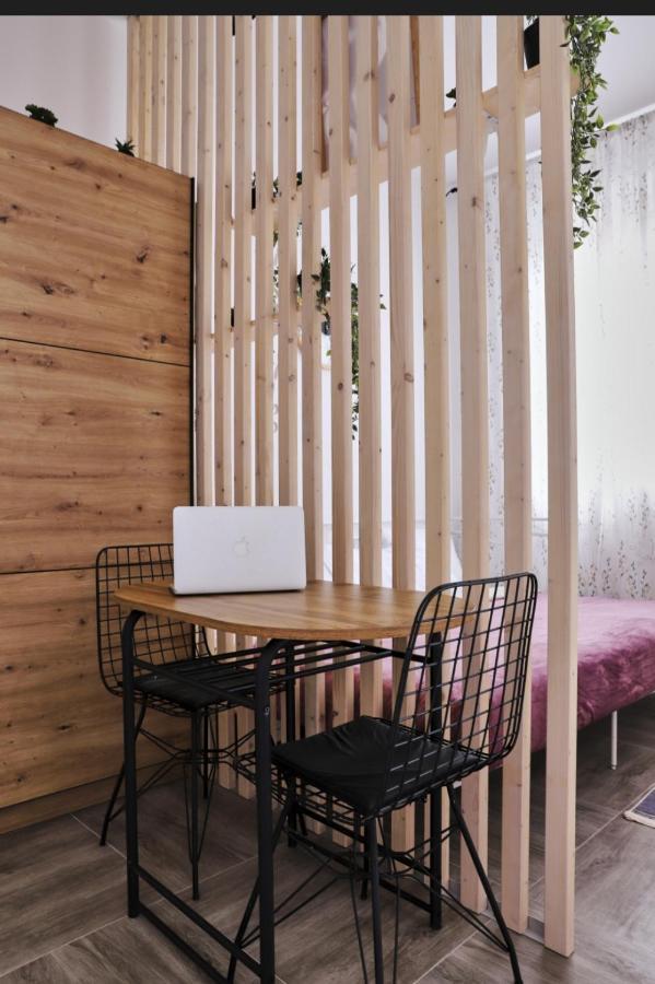 Studio Apartment, 5 Minutes To The Beach Bar Bagian luar foto